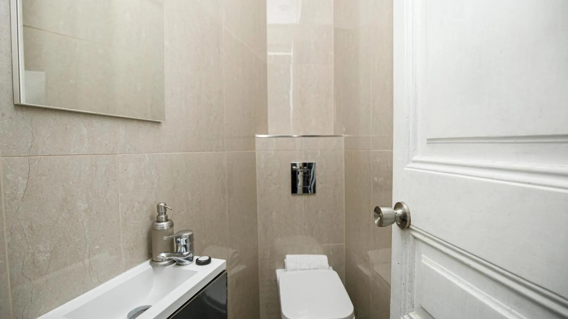 Classic Styled Apartment Barcelona
